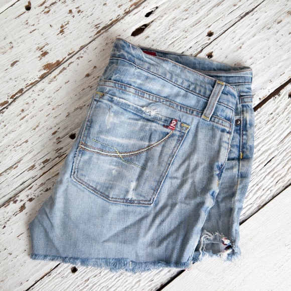 Distressed cut-off shorts - Picture 2 of 2